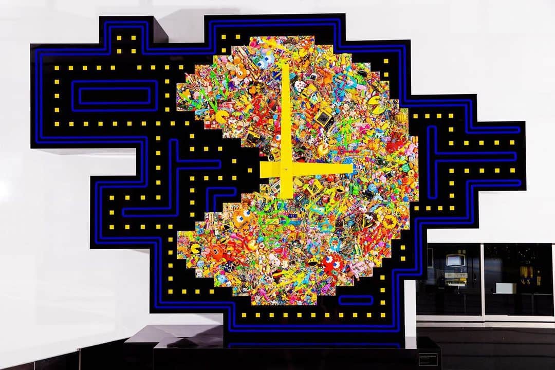 増田セバスチャンのインスタグラム：「Primal Pop (Pac-Man Mix) Sebastian Masuda 2020  It was my honor to create a special work for BANDAI NAMCO Hldg to celebrate their world-famous character PAC-MAN’s 40th anniversary. The title: “Primal Pop, PAC-MAN Mix” All the items of PAC-MANs on the canvas are from old and the most recent time. The clock ticks down for the future. Currently, the access to the artwork is very limited, but you can see the artwork on my YouTube. #Sebastianmasuda #pacman #pacman40th #pacman40thanniversary #bandainamco」
