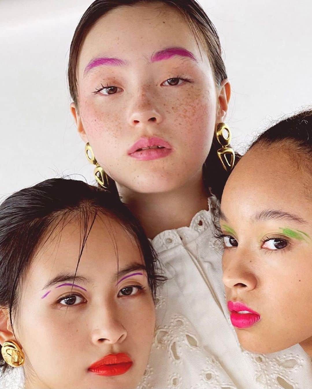 のインスタグラム：「💚💜🤍 @voguegirljapan ⠀ SHINE TOGETHER Best of Beauty 2020⠀ ⠀ 👂🏻 @brie_leon ⠀ 👗 @oneteaspoon_ ⠀ 👢 @miista ⠀ ⠀ Contact ☞ @jack_joat ⠀ #voguegirljapan #vogue #brieleon #oneteaspoon #miista #ブリーレオン #ワンティースプーン  #ミスタ」