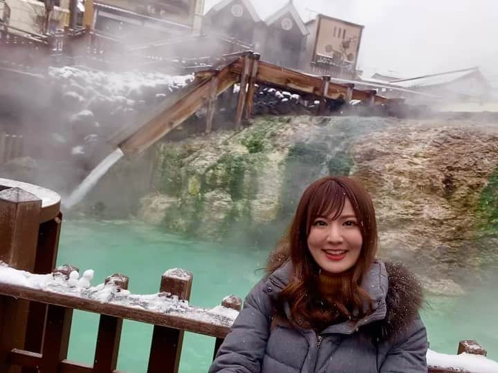 のインスタグラム：「草津温泉ＰＲアンバサダー﻿ 最終選考に行って来ました‼️✨﻿ ﻿ ﻿ 当日の天気は、雪☃️✨﻿ 最高気温もマイナスでとても冷え込んだ日でしたが、﻿ 草津温泉観光協会の皆さんに温かく迎えて頂きました😌💕﻿ ﻿ ﻿ 面談前に草津温泉観光協会の方と﻿ 最終選考のメンバーで草津を観光してきました🌟﻿ ﻿ ﻿ 雪の草津も風情があって素敵☺️✨﻿ ぜひ動画でご覧下さい💁‍♀️﻿ ﻿  @kusatsu_onsen_official  @narrow_official  ﻿ ﻿ #那津あやこ #モデル #湯畑 #撮影モデル #温泉 #草津 #群馬 #旅行 #travel #trip #racequeen #rq # #model #gunma #shooting #pr #japan #gunma #草津市 #湯もみ #japanesegirl #hotsprings #movie #レースクイーン #アナウンサー #温泉ソムリエ #草津温泉アンバサダー #followｍe #onsen #♨️」