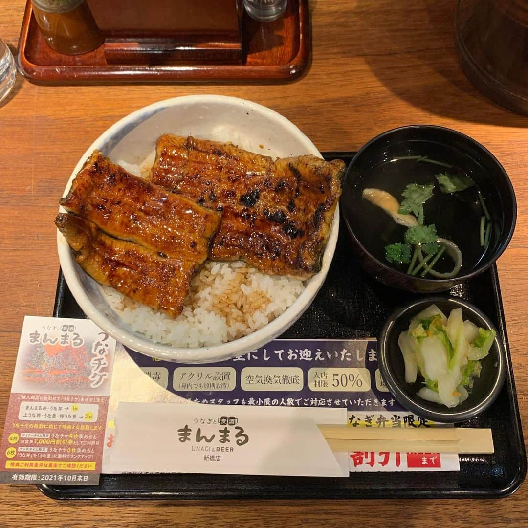 くろさんのインスタグラム写真 - (くろInstagram)「まんまる丼🍚1,000円 7月以来の鰻ランチ➰ 入店時の検温、アクリル板も設置されてるし、コスパもいいし言うことなし🙆‍♂️ #まんまる丼 #数量限定 #うな丼 #鰻丼 #鰻丼ランチ #ランチ鰻丼 #まんまる新橋店 #新橋ランチ #コスパランチ」12月18日 11時59分 - m6bmw