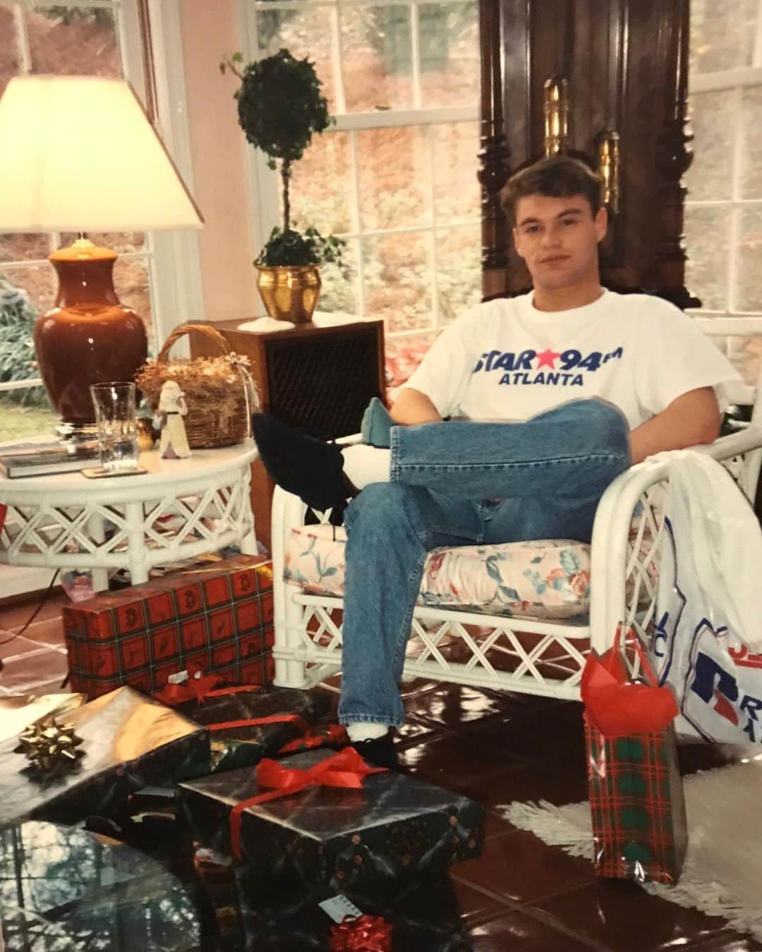 ライアン・シークレストのインスタグラム：「Only 8 more sleeps until Christmas.... #tbt」
