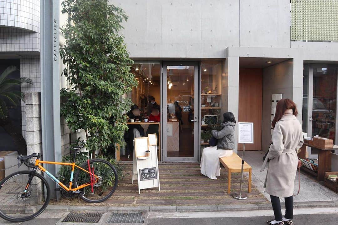 石井輝明さんのインスタグラム写真 - (石井輝明Instagram)「吉祥寺。 昨日は大阪で楽しい夜を過ごして、今日は京都。 今日も楽しい夜になること間違いなし。  #cafetelier #boketto #cafe #coffee #カフェ #東京カフェ #吉祥寺カフェ #カフェ芸人 #今日は祇園花月にてモリシとのトークライブ #まったくどんなことになるかわからない #同期と差しでトークするの初めて #何喋ったらええねん #そんな感じ」12月18日 12時09分 - comandanteishii