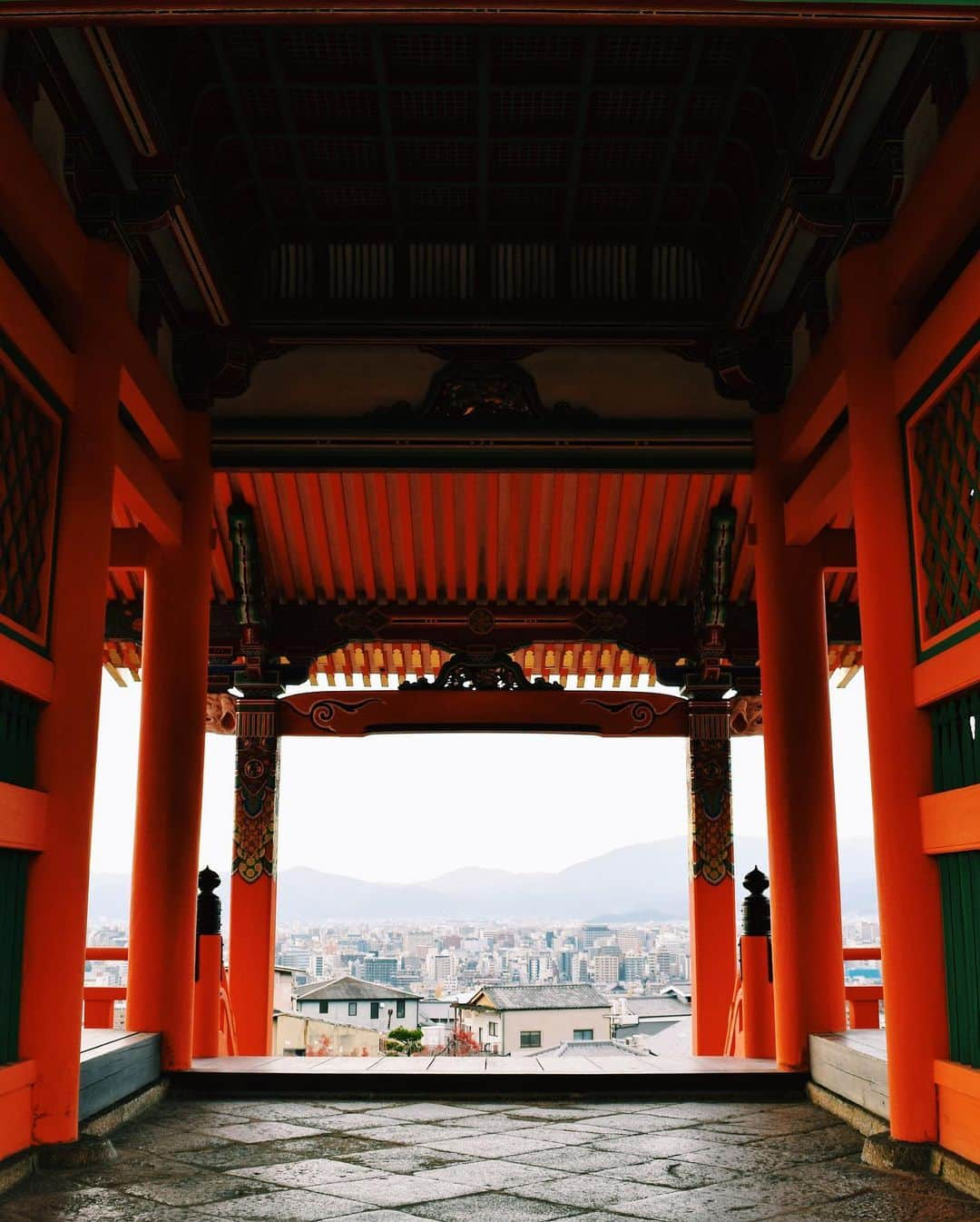 ジョサイア・ハーリーさんのインスタグラム写真 - (ジョサイア・ハーリーInstagram)「The fiercest guy I saw on this trip. One of my favorite stops in Kyoto was Kiyomizu-dera Temple. Every view was beautiful. Swipe for more photos. #kiyomizutemple #kyoto #gojapan」12月18日 12時20分 - josiahhawley