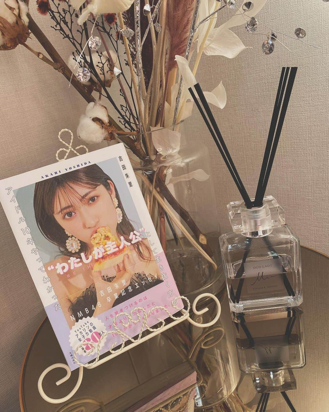 吉田朱里さんのインスタグラム写真 - (吉田朱里Instagram)「読んでくれたかな？📚 #アカリン本」12月18日 12時21分 - _yoshida_akari