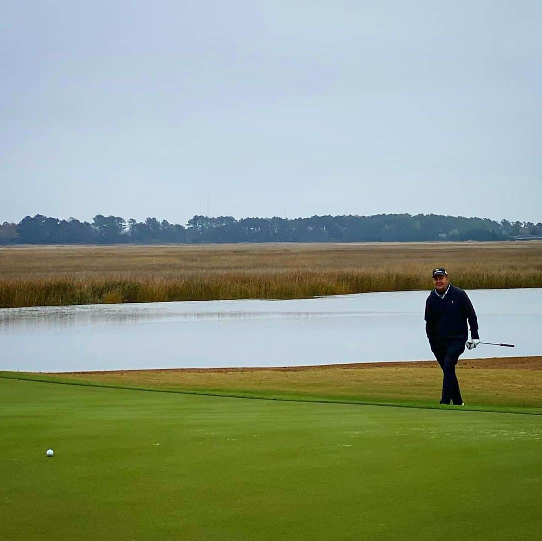 トーマス・ギブソンさんのインスタグラム写真 - (トーマス・ギブソンInstagram)「Very chilly golf with the always toasting @joelmurray9of9 🥶🍻😂⛳️」12月18日 12時14分 - thomasgibsonofficial