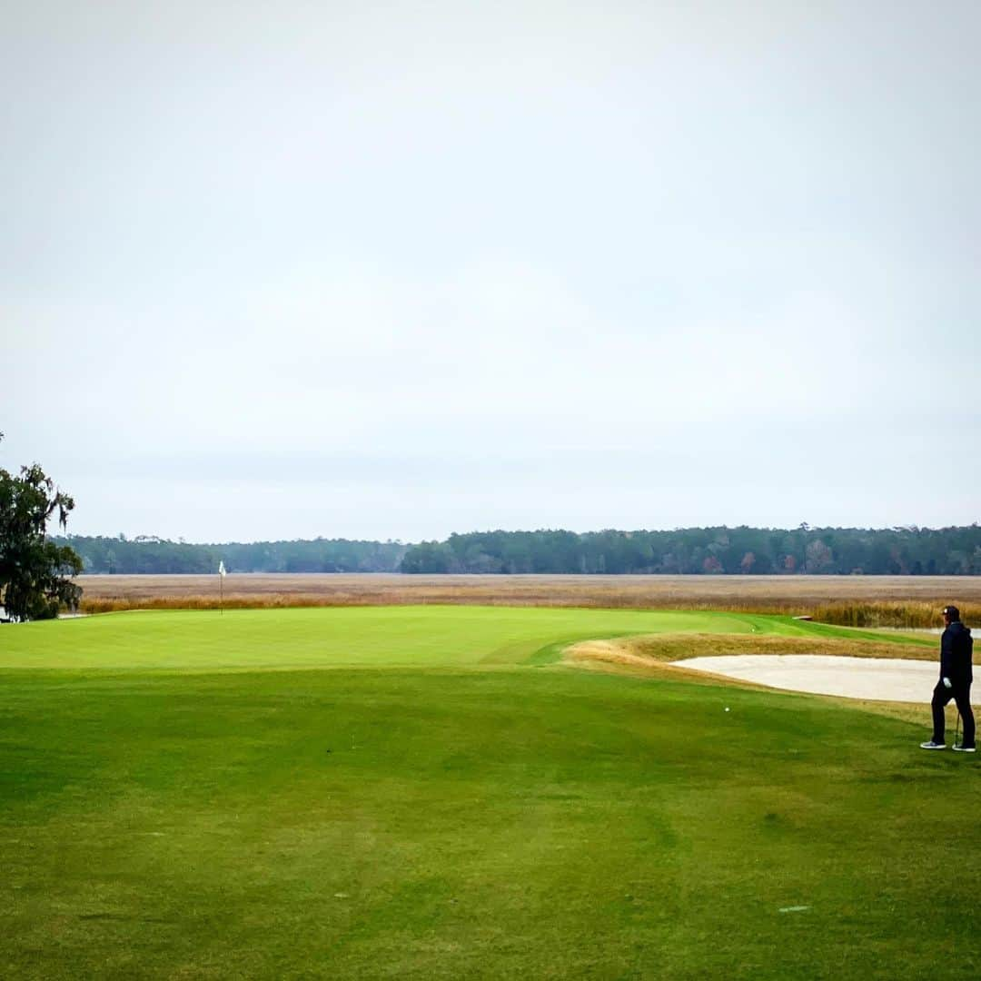 トーマス・ギブソンさんのインスタグラム写真 - (トーマス・ギブソンInstagram)「Very chilly golf with the always toasting @joelmurray9of9 🥶🍻😂⛳️」12月18日 12時14分 - thomasgibsonofficial