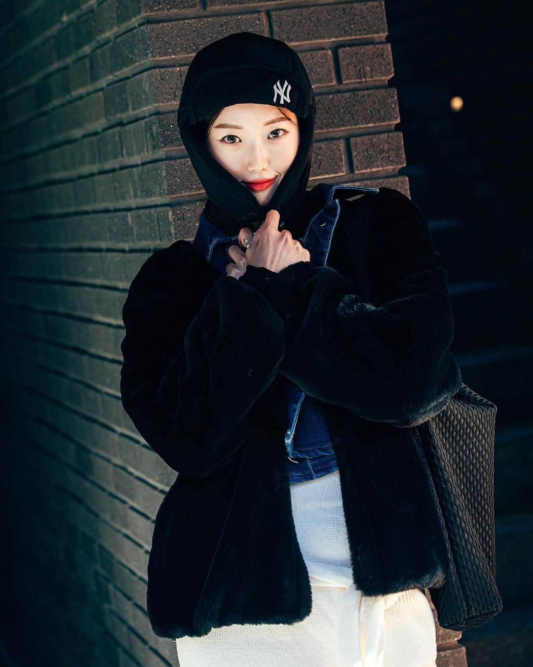 가로수길 , Seoulさんのインスタグラム写真 - (가로수길 , SeoulInstagram)「Street 🔥📸 Thx @shinnashinna  싄나싄나 신나형님  어릴적에 저런 모자 나도 써봤는데 😀」12月18日 12時16分 - jaylim1