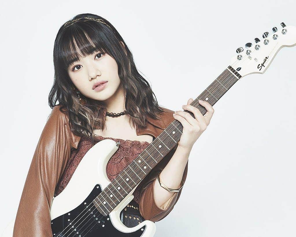 モーニング娘。'20のインスタグラム：「- . 「Fender」 . . #横山玲奈 . .」