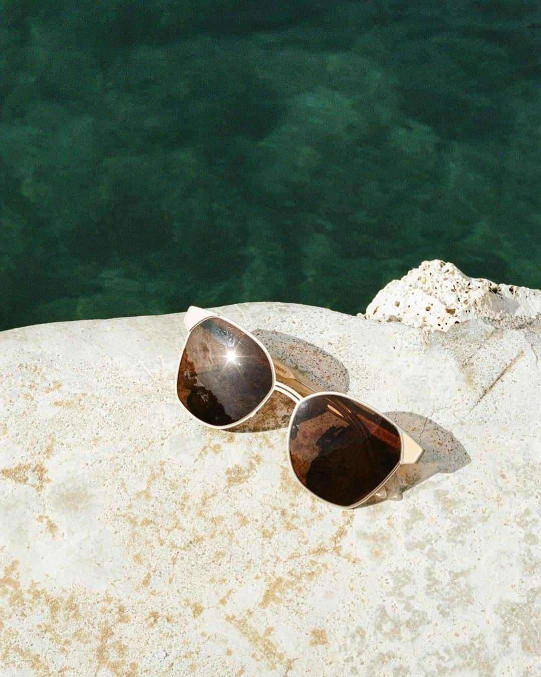 Meganさんのインスタグラム写真 - (MeganInstagram)「Zanzan MAZZINI sunglasses 〰 handmade in Italy  . . . .  #サングラス #선글라스 #lunettes #occhiali #sunglasses #eyewear #handmadeinitaly #slowfashion #buybetterbuyless #zanzaneyewear」12月18日 12時35分 - zanzan_domus