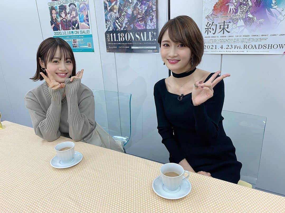 のインスタグラム：「💛💙 昨日はバンドリ！TV LIVE 2020ありがとうございました😊 みっく様と一緒に伊藤Ayasaでお送りさせていただきました🎶笑  沢山お上品を学びつつお隣のみっく様の可愛さに沢山癒されておりました…✨ 毎回ニュースを読むのにめちゃくちゃ緊張してるけど(笑)あっという間だったなぁ楽しかったなぁ🥰 ・ ・ #バンドリ #バンドリTVLIVE #バンドリのじかん」