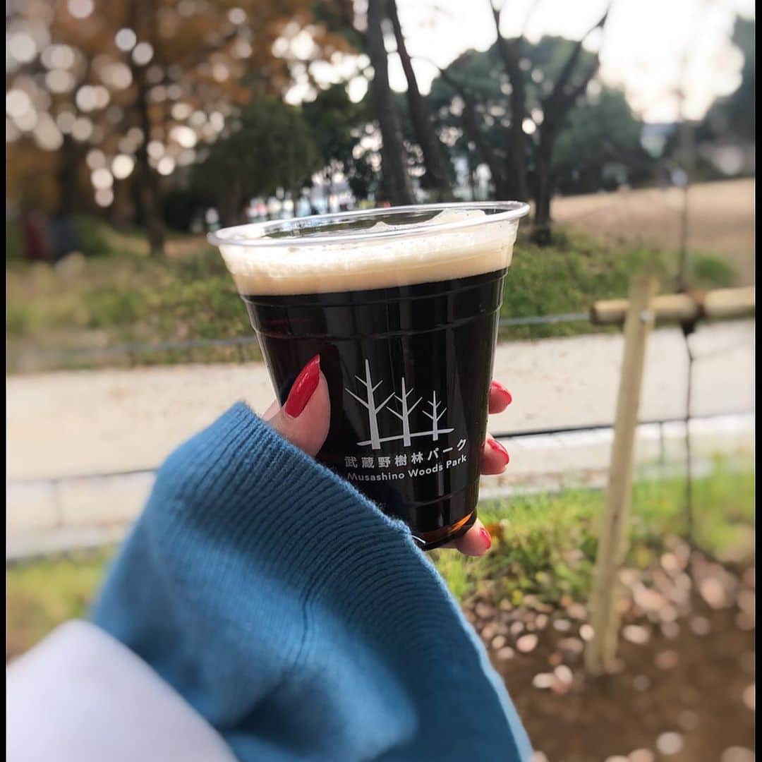 蜂谷晏海さんのインスタグラム写真 - (蜂谷晏海Instagram)「撮影の休憩で一杯😂💘 #武蔵野樹林パーク #ビール#beer」12月18日 12時51分 - hachiyaami
