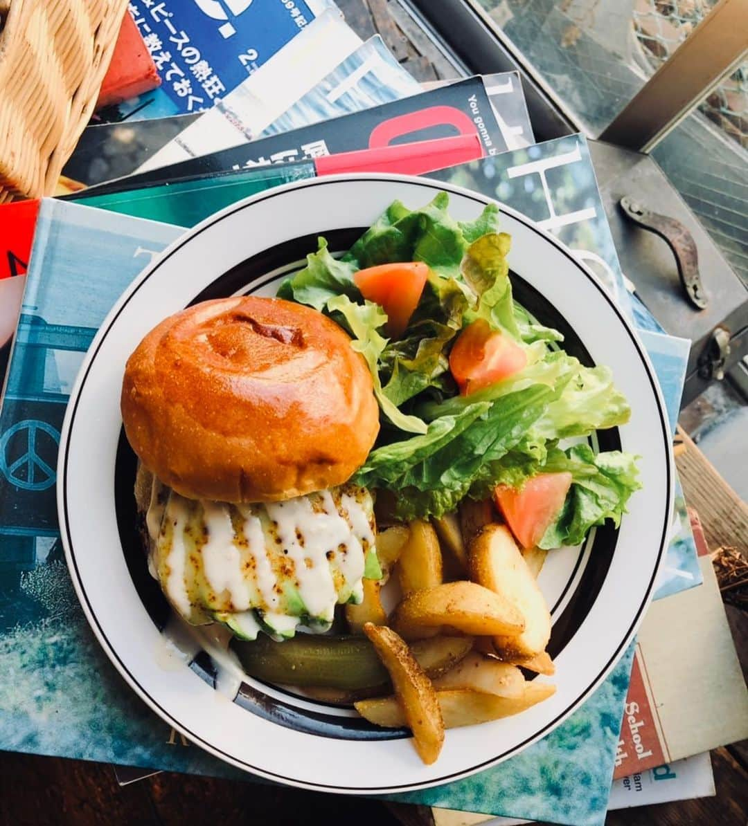 PORT of CALL Cafe&Store Tokyoさんのインスタグラム写真 - (PORT of CALL Cafe&Store TokyoInstagram)「﻿ 【POC Menu】﻿ -Weekly Menu-﻿ Abocado Cheese Burger🥑🍔﻿ #カフェ　#ランチ #portofcall #portofcalldaikanyama #lunch #shibuya  #cafe #burger #platelunch #foodporn #dessert #nomeatnolife #tokyolife #Foodporn #foodie #California #Chilling #waffles #original#casualstyle#brunch#food #pasta #cheese##classic#america#comfortfood#cafecasual #cafe」12月18日 12時59分 - poc_daikanyama