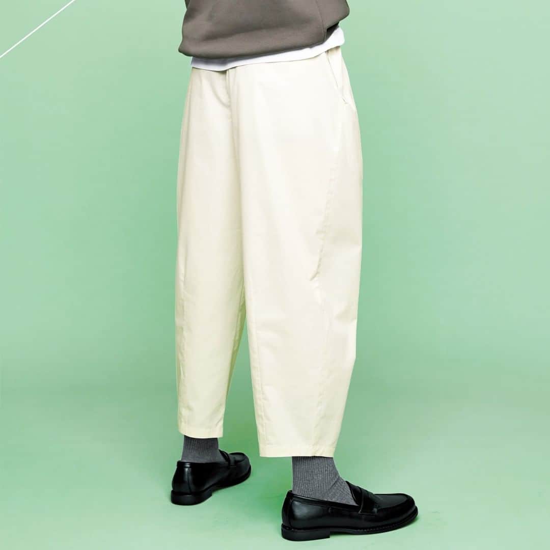 のインスタグラム：「#GUDetailedStory Vol.4 - BALLOON PANTS 相信有人會問「Balloon Pants同平時着開嘅闊腳褲有咩分別？」  GU Balloon Pants 沿用闊腳褲版型，再注入汽球特質，變奏出立體剪裁帶出束腳效果，令腿部線條更明顯，更修長！時尚、型格造型瞬間大成！ . On Him: Balloon Ankle Pants $149 . #WearTokyoNow #GUHK #GUPlog #GUBalloonPants #Billowing #StraightLeg #WideLeg #Chic #Stylish #tokyofashion #hkig #plog #ootd #outfitoftheday #instafashion #instastyle #fashionstyle #fashionaddict #fashiongram #fashion #style #outfit」
