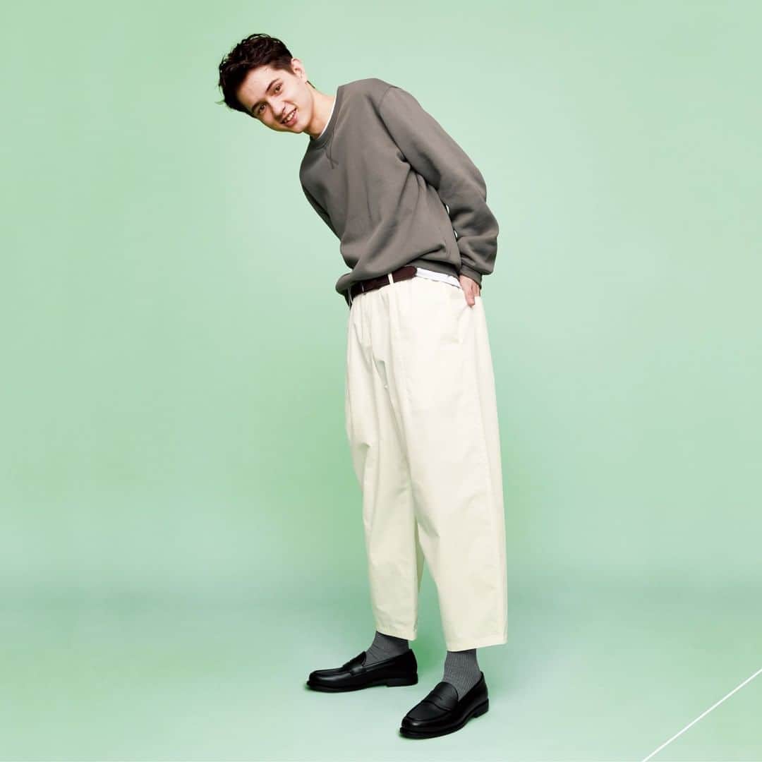 のインスタグラム：「#GUDetailedStory Vol.4 - BALLOON PANTS  着開闊腳褲嘅你，都想有啲新意思！全新闊腳褲款 - Balloon Pants 或者係你嘅新選擇！圓身闊褲版型 x 純色上衣或短身上衣，時尚感大UP！相信呢個時尚汽球會係來年時裝界掀起熱潮！而家去GU入手是基本吧！無慮即決！ . On Him: Balloon Ankle Pants $149 . #WearTokyoNow #GUHK #GUPlog #GUBalloonPants #Billowing #StraightLeg #WideLeg #Chic #Stylish #tokyofashion #hkig #plog #ootd #outfitoftheday #instafashion #instastyle #fashionstyle #fashionaddict #fashiongram #fashion #style #outfit」