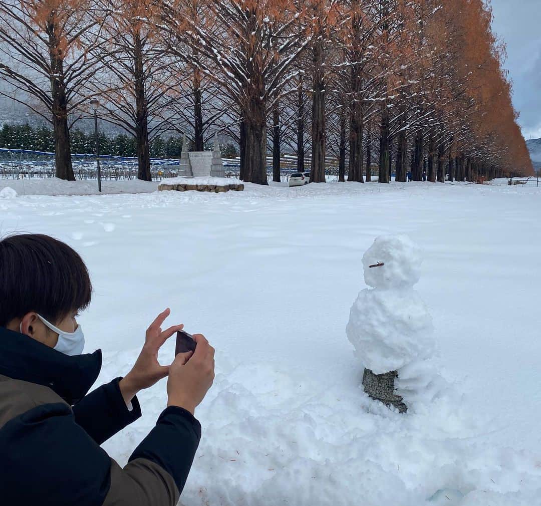 豊田真丸さんのインスタグラム写真 - (豊田真丸Instagram)「昨日はロケに行ってきました😆  自作の雪だるまの撮影中☃️  #おは朝 #おはよう朝日です」12月18日 13時02分 - snmr_official