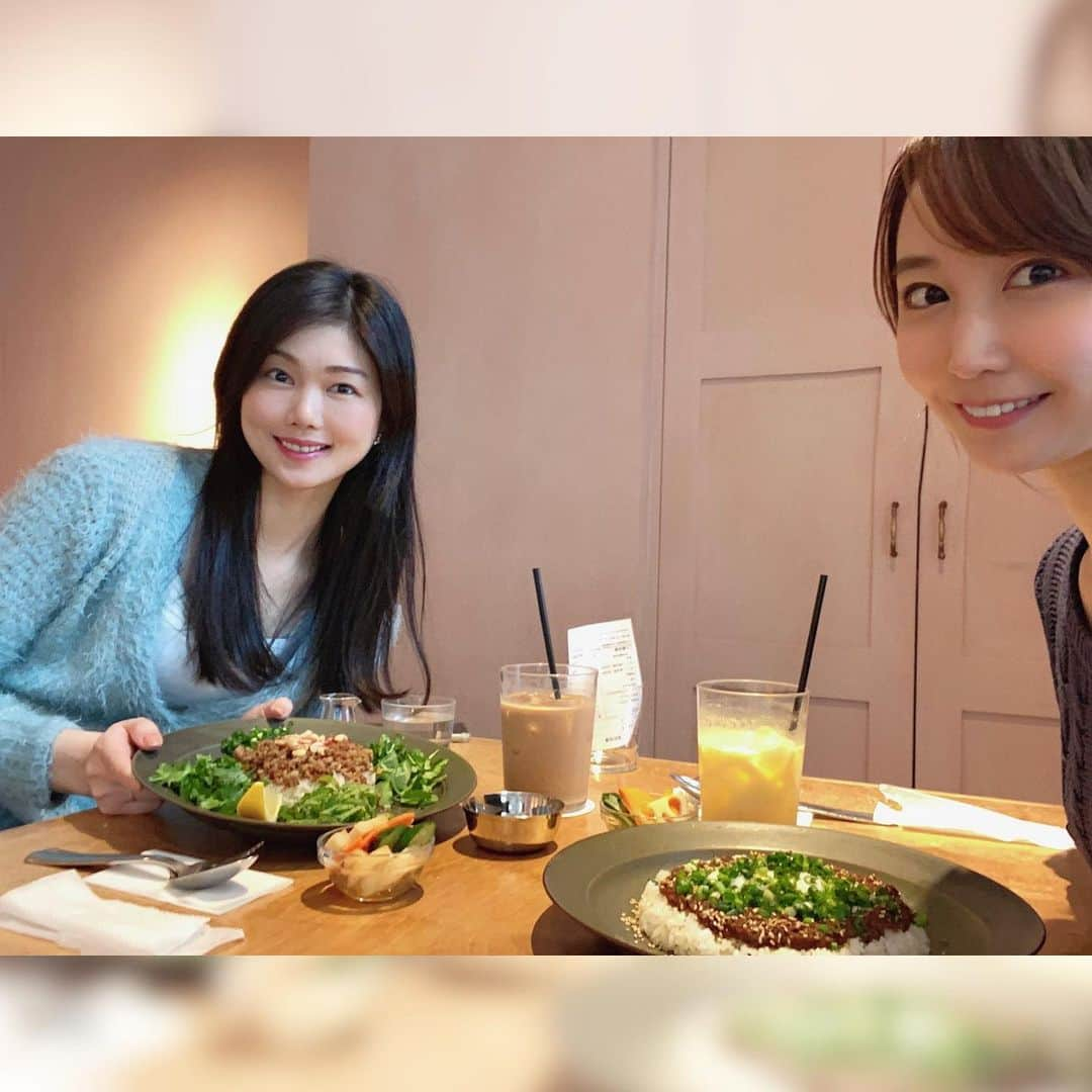 長久梨那さんのインスタグラム写真 - (長久梨那Instagram)「． #オクシモロン のカレー🍛💓 平日13時に行って10組待ち😳💦 これでも少ない方らしい✨ セシルちゃんは葉っぱいっぱいのカレー食べてた🍛🌱」12月18日 13時28分 - rinanagahisa