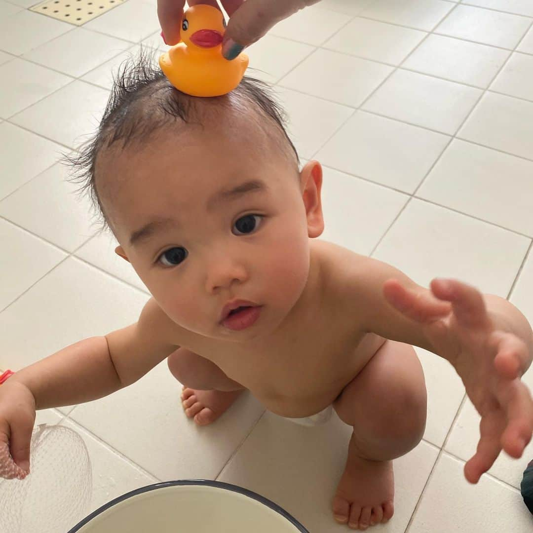 高城亜樹さんのインスタグラム写真 - (高城亜樹Instagram)「▽ 先日、👶と一緒に撮影してきました🥰 合間にたくさん遊んでて楽しそうでした🐤 . #martmagazine #撮影 #赤ちゃんモデル」12月18日 13時38分 - akiii_takajo