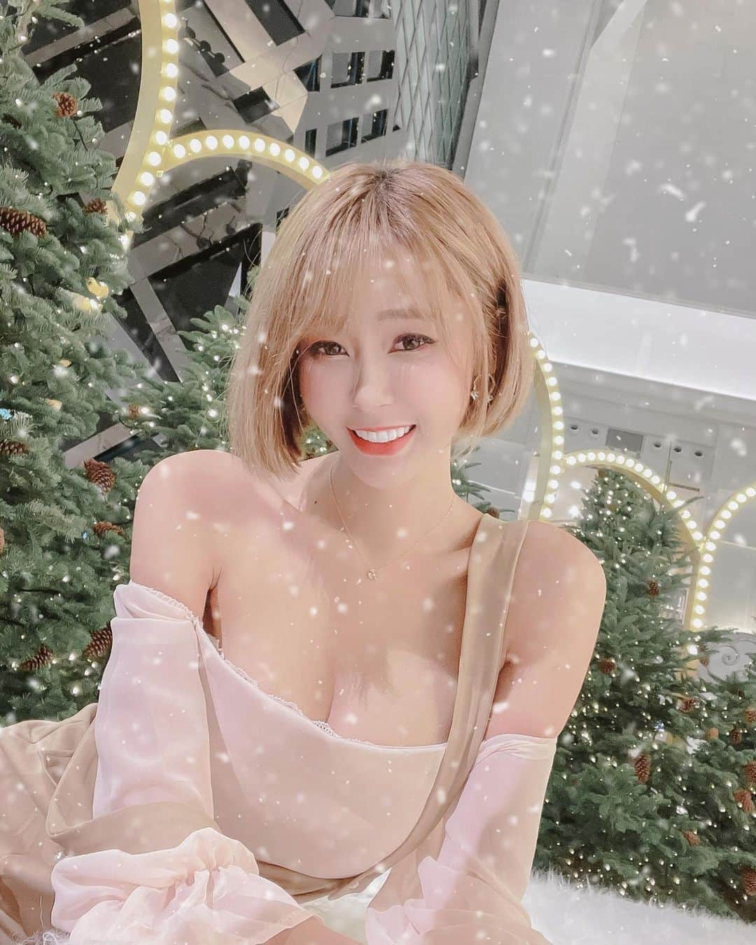 小雪（Winnie）さんのインスタグラム写真 - (小雪（Winnie）Instagram)「我的眼裡沒有星辰沒有大海 只有你❤️   #午安#happyfriday #連續早起的日子 #不要害怕做選擇 #選擇比努力重要」12月18日 13時49分 - siawase726