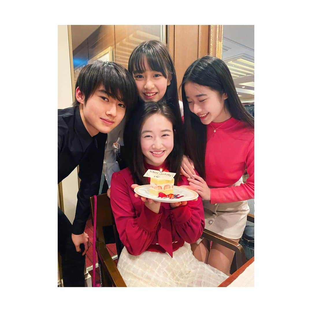 天翔愛さんのインスタグラム写真 - (天翔愛Instagram)「🙌🏻🎂💕﻿ ﻿ 実は、12月14日は私の19歳の誕生日でした🎂﻿ 仕事で当日お祝いができなかったので﻿ 遅れてお祝いしてもらいました🤗﻿ 私の大好きなチーズの盛り合わせもあって﻿ とても美味しくてハッピーでした♪♪﻿ ﻿ 19歳まで本っ当にあっという間でした。﻿ 今年デビューしてから﻿ 自分を振り返る機会もたくさんあり、﻿ ここまで育ててくれた両親や、応援し、助けてくださった全ての方に心からの感謝を伝えたいです✨ いただいたDM、ストーリーもよみました。﻿ DMやストーリーでお祝いしてくださったのも﻿ 全て私にとって最高のプレゼントです‼︎💝﻿ いつも応援してくださる皆様、﻿ 本当にありがとうございます💜 まだまだ幼い私ですが、19歳は、武士道の学びを深めたり、新しいことにチャレンジします✨ 今まで以上にとにかく自分を磨いて、格段にステップアップする一年にしたいです‼︎﻿ 19歳の天翔愛もどうぞよろしくお願いします🙇‍♀️﻿ ﻿ #19歳﻿ #藤岡ファミリー #nineteen﻿ #ティーン#aitensho  #ラストティーン﻿ #応援ありがとう ﻿#japanesegirl  #誕生日　#happybirthday  #family #birthday #天翔愛　#感謝　#ありがとう  ﻿ ﻿ ﻿ ﻿ ﻿ ﻿ ﻿ ﻿ ﻿ ﻿ ﻿ ﻿」12月18日 13時51分 - ai_tensho_official