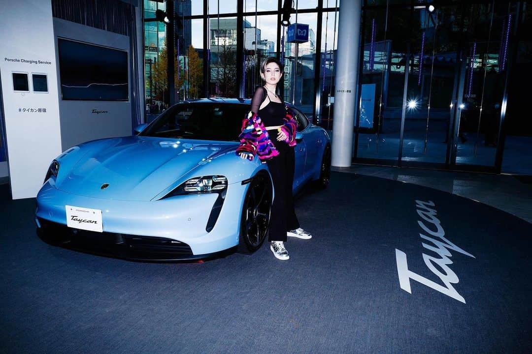 サマンサ麻里子さんのインスタグラム写真 - (サマンサ麻里子Instagram)「Thanks so much for coming to the Porsche Taycan Pop-up in Harajuku 💎  Special thanks to @koichicks & @takvmi_ 🙏🏻  今日もポップアップにいるので、遊びに来てね💙  #タイカン原宿 #porschetaycan #porschejapan #popup #harajuku #jing」12月18日 13時58分 - samanthamariko