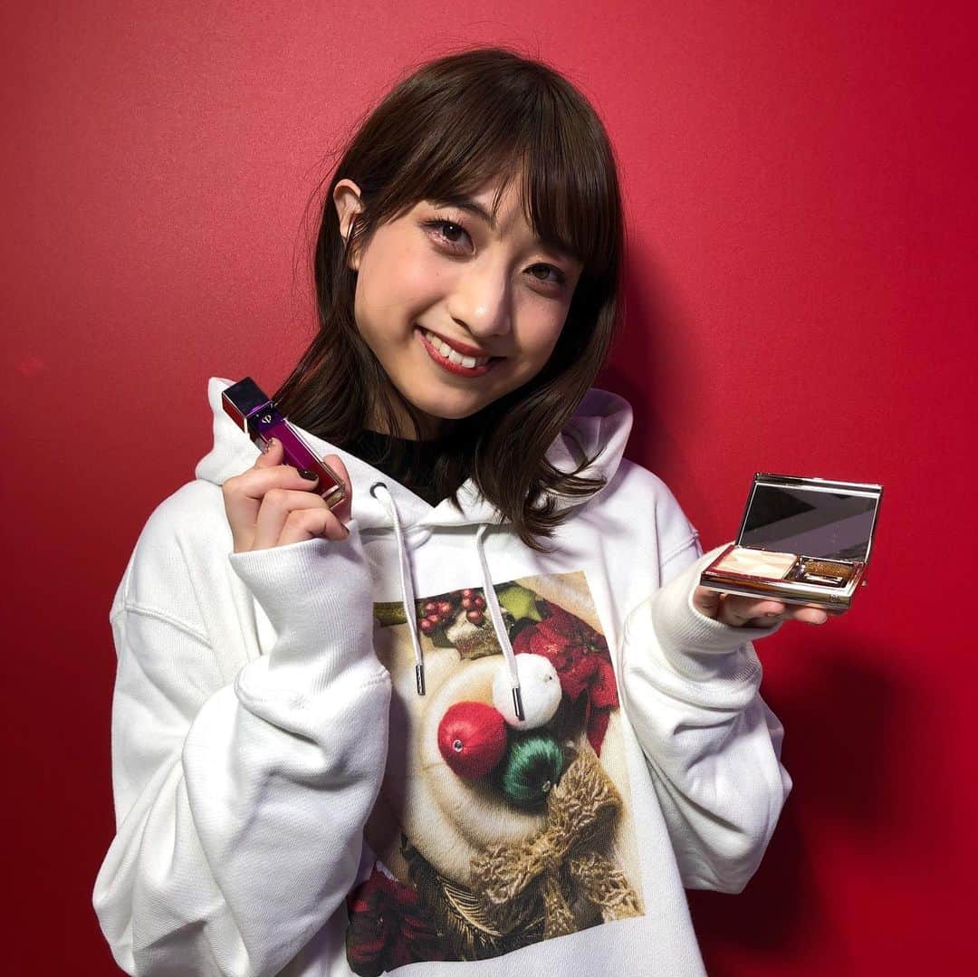 資生堂 のインスタグラム：「. \締切間近！#原田忠Tシャツ キャンペーン🤠/  UNIQLO UTme!に、資生堂トップヘアメイクアップアーティスト 原田忠 @tadashi.harada の新デザインが追加されたのを記念して、「Instagram Christmas Campaign」を開催しています。 応募いただいた方の中から、ベストスタイリング5名様にサイン入り作品集「原田忠全部」をプレゼント、抽選で限定トートバッグが10名様に当たります！！ぜひ奮ってご応募ください。  ▼キャンペーン概要 ・応募方法 １．資生堂ヘアメイクアップアーティスト　公式インスタグラムアカウント「 @shiseido_hma 」をフォローする。 https://www.instagram.com/shiseido_hma/ 　↓ ２．「UTme! 原田忠オリジナルデザイン」のTシャツやバッグを身に着けて写真を撮影する。 おすすめビューティアイテムと一緒に撮影してもOKです！ ※顔出しは必須ではありません。 　↓ ３．ハッシュタグ「 #原田忠Tシャツ 」と「 #資生堂キャンペーン 」の２つをつけて、撮影した写真の「こだわりビューティーポイント」を書いて投稿する。 ※写真とともに、スタイリングのポイント、使用したメイクアイテムやヘアスタイルなど、あなたのこだわりビューティーポイントを書いて投稿してください。  ・応募期間 2020年11月24日（火）～12月24日（木）23:59まで  ・賞品・当選者数 ベストスタイリング5名様にサイン入り作品集「原田忠全部」、抽選で限定トートバッグを10名様にプレゼント  ・結果発表 当選された方には2021年1月中旬（予定）に、Instagramのダイレクトメッセージにてご連絡をさせていただきます。 通知を受け取られた当選者の方には、入力フォームに必要事項をご入力いただき、いただいた情報にもとづき賞品を発送させていただきます。  ・キャンペーン詳細 「 @shiseido_hma 」プロフィール画面に詳細リンクがございます。応募の際は「応募規約」を必ずご確認ください。  ・お問い合わせ 下記フォームに必要事項をご記入の上、送信してください。 https://www.shiseido.co.jp/plusW/s9801ema/203/index.asp  ※諸事情により、返信に数日お時間を頂戴することがございます。 ※土日祝日はお休みさせていただきます。 ※応募状況や当選結果に関するお問い合わせにはお答え致しかねますため、ご了承ください。  #原田忠Tシャツ  #資生堂キャンペーン  #ユニクロ  #ユニクロコーデ  #コーディネート  #オリジナルtシャツ  #uniqlo  #utme  #ユニクロ好きな人と繋がりたい  #おしゃれさんと繋がりたい  #ファッション好きな人と繋がりたい」