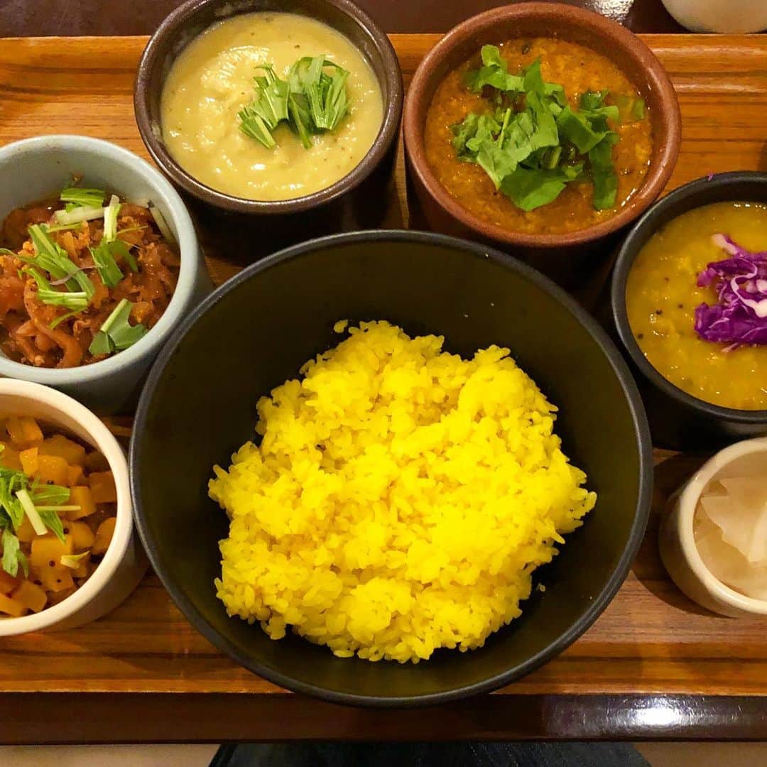 小宮山雄飛さんのインスタグラム写真 - (小宮山雄飛Instagram)「ハブモアカレーが移転ということで、地元にある内に久しぶりに行ってきた。相変わらず優しく味で美味しい。白菜のインド風ポタージュなんかしみじみと美味い。カレーってやっぱ幅広いなー。　#ハブモアカレー」12月18日 14時14分 - yuhikomiyama