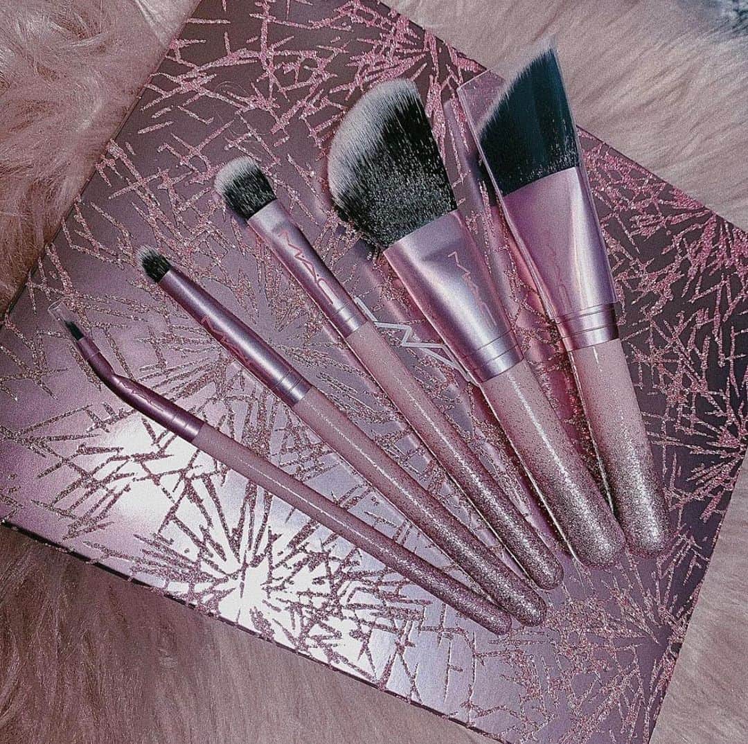 のインスタグラム：「MACの筆💖 めっちゃ前に買ったのに載せてなかった😭」