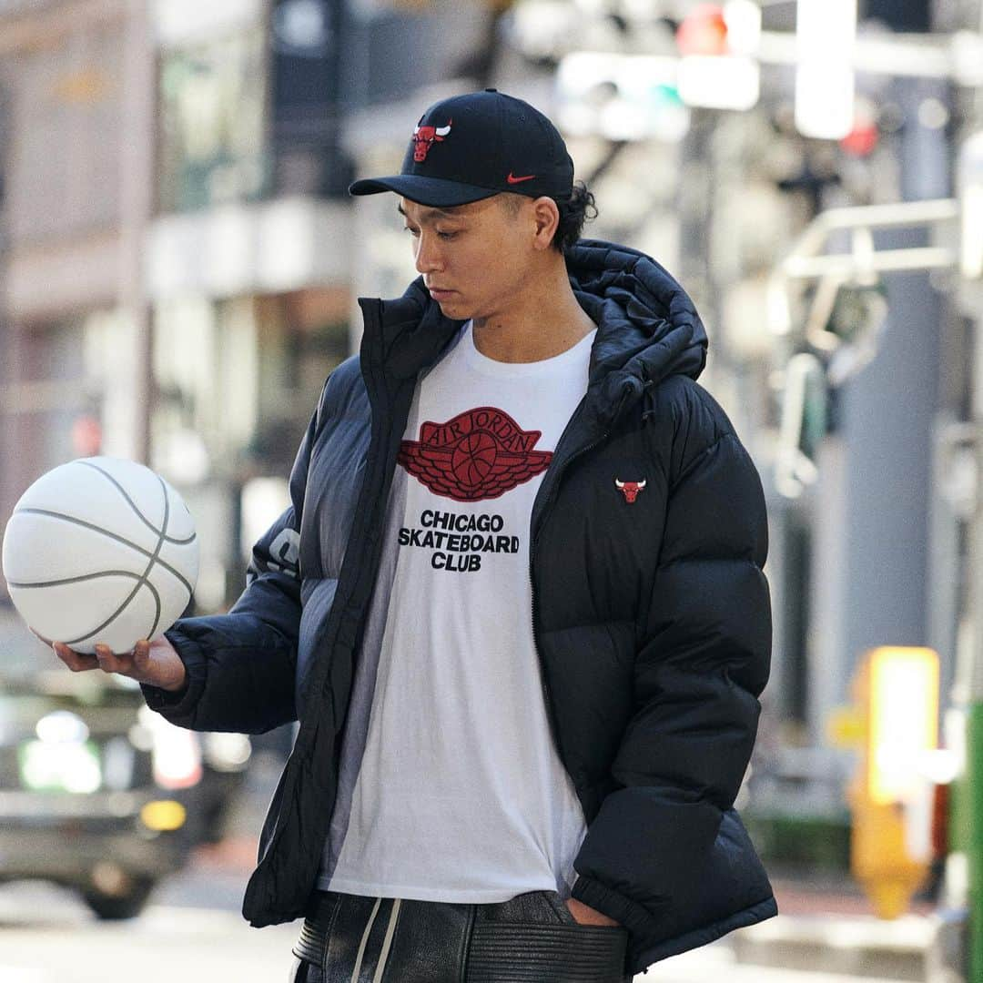 落合知也さんのインスタグラム写真 - (落合知也Instagram)「NBA rakutenさんにて、NBAライフスタイルアパレルと自分の私物をMIXしたコーディネートを公開⚡️📸 今回のkicksテーマは「AF1」 是非チェックしてみてください！ #NBA #NBAstyle #NBAコーデ」12月18日 14時12分 - ud_worm91