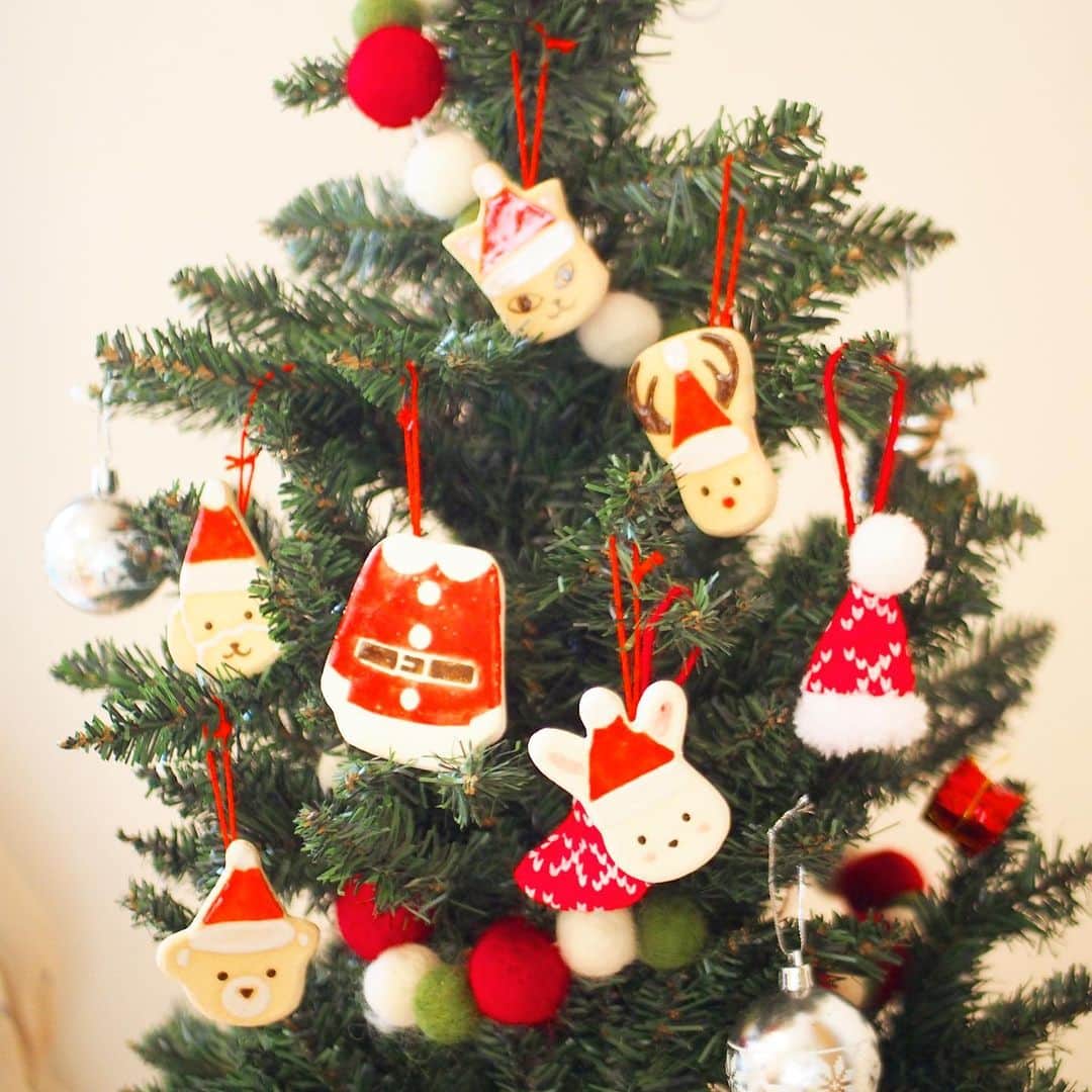 木村涼子さんのインスタグラム写真 - (木村涼子Instagram)「2020.12.18 クリスマスオーナメント🎄 ツリータペストリーにも飾ってもらえるように 裏にはブローチ金具を付けてます。 #クリスマスオーナメント #クリスマス　#クリスマスツリー　#クリスマスツリー飾り付け　#ツリー　#🎄　#いぬ　#犬サンタ　#猫　#猫サンタ　#うさぎ　　#うさぎサンタ　#くま　#くまサンタ　#トナカイ」12月18日 14時32分 - kimuryou