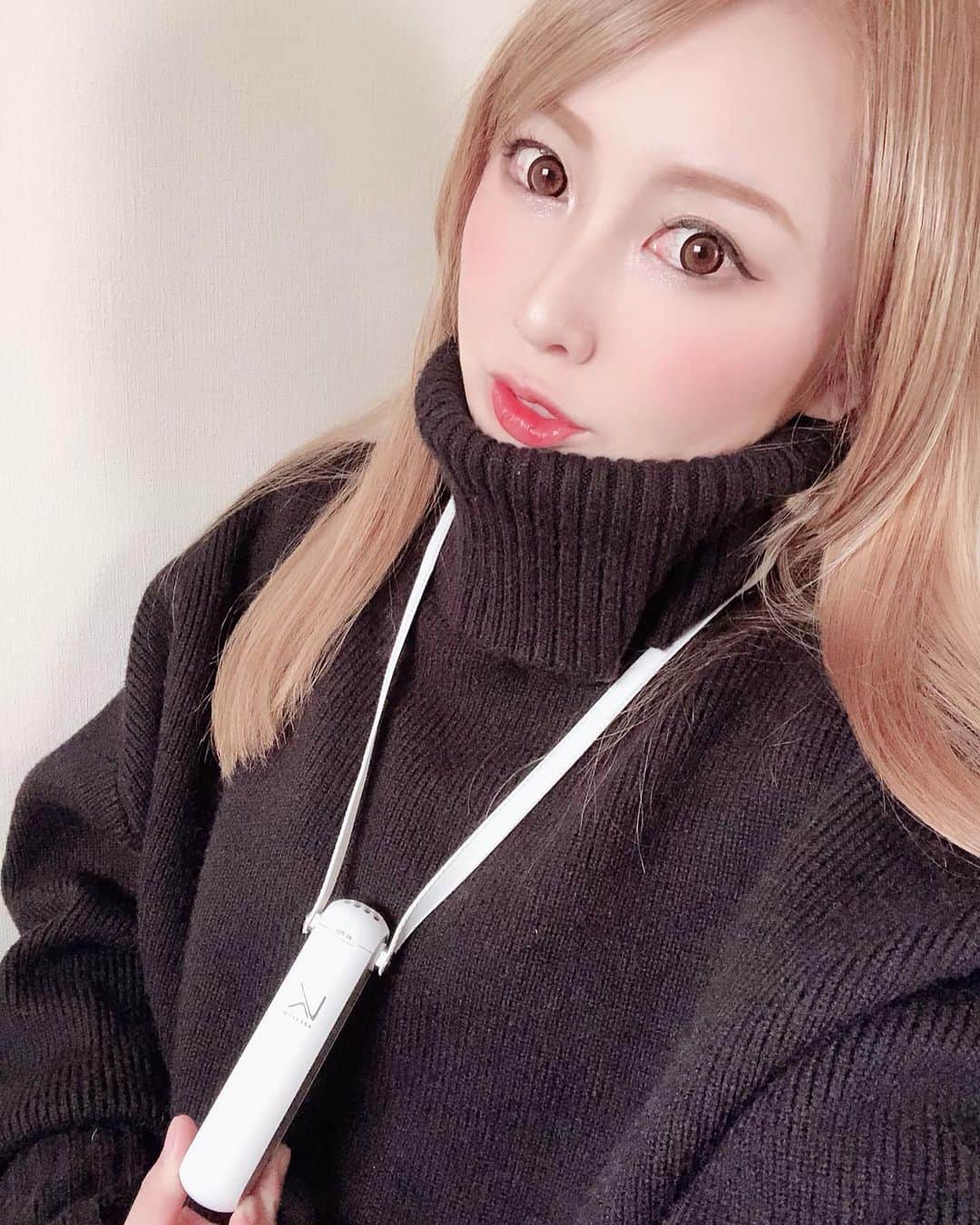 のインスタグラム：「コロナ対策に、MY AIR!! 持ち歩けるパーソナル空間除菌機を導入しました🌳❗️ ウィルスを強力除去してくれるそう！ おしゃれだしいいかんじ。 本日は名古屋ライブ！よろしくお願いします🔥 #myair #aldious #アルディアス #aldioustoki」