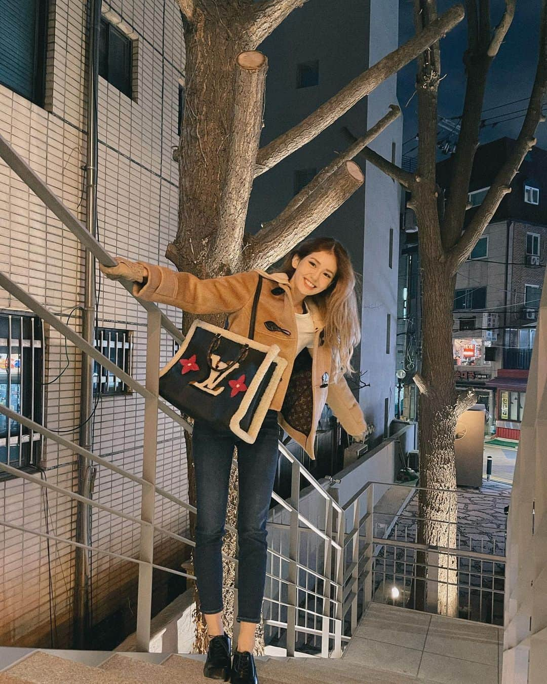 ソミさんのインスタグラム写真 - (ソミInstagram)「Thank you @louisvuitton 🎄  Can’t stop smiling 🤓 #ad #광고」12月18日 14時26分 - somsomi0309