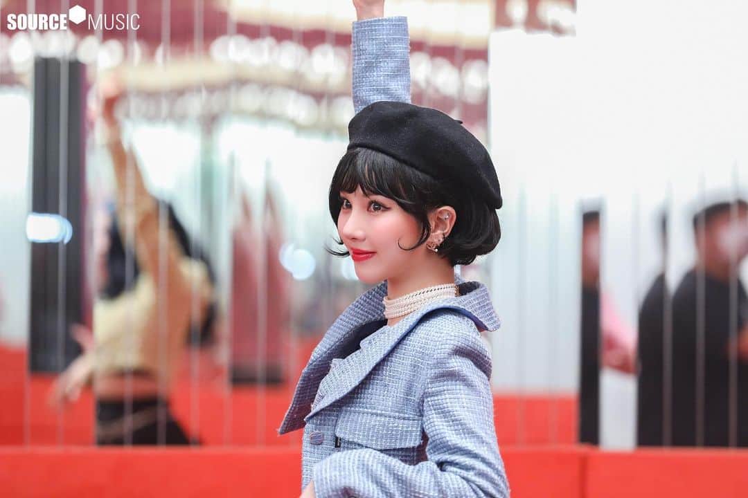 ウナさんのインスタグラム写真 - (ウナInstagram)「while waiting for the red carpet photos, let’s appreciate short hair Eunha🤍🤍🥺🥺🥺🥺 –Nana」12月18日 20時30分 - jung.eunha