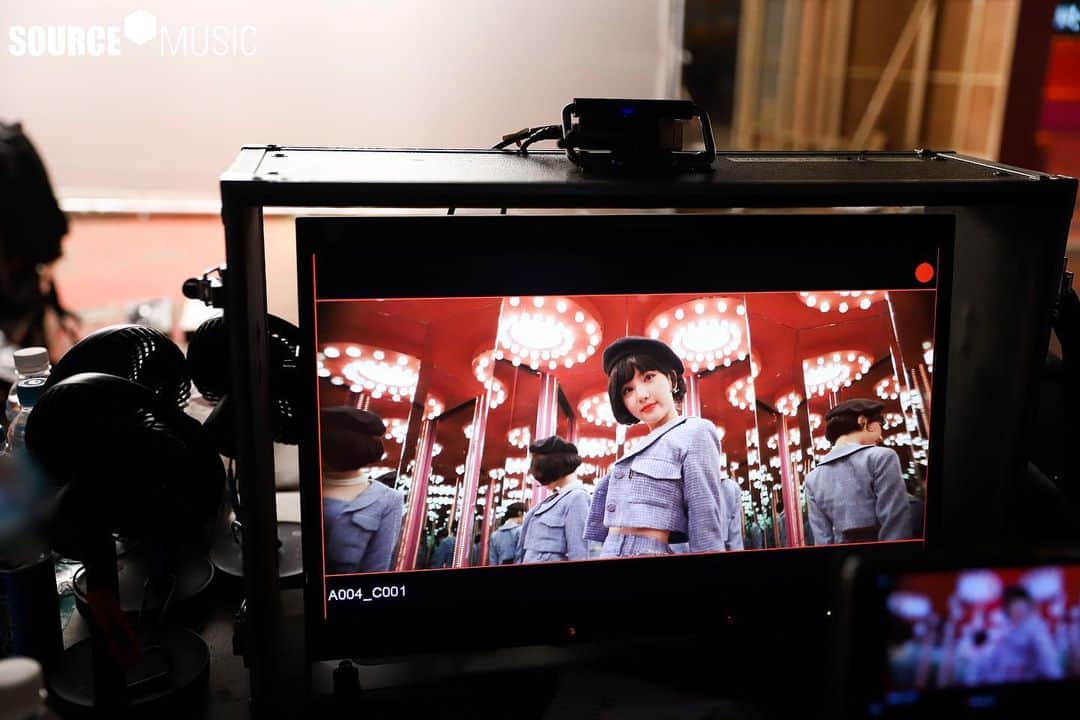 ウナさんのインスタグラム写真 - (ウナInstagram)「while waiting for the red carpet photos, let’s appreciate short hair Eunha🤍🤍🥺🥺🥺🥺 –Nana」12月18日 20時30分 - jung.eunha