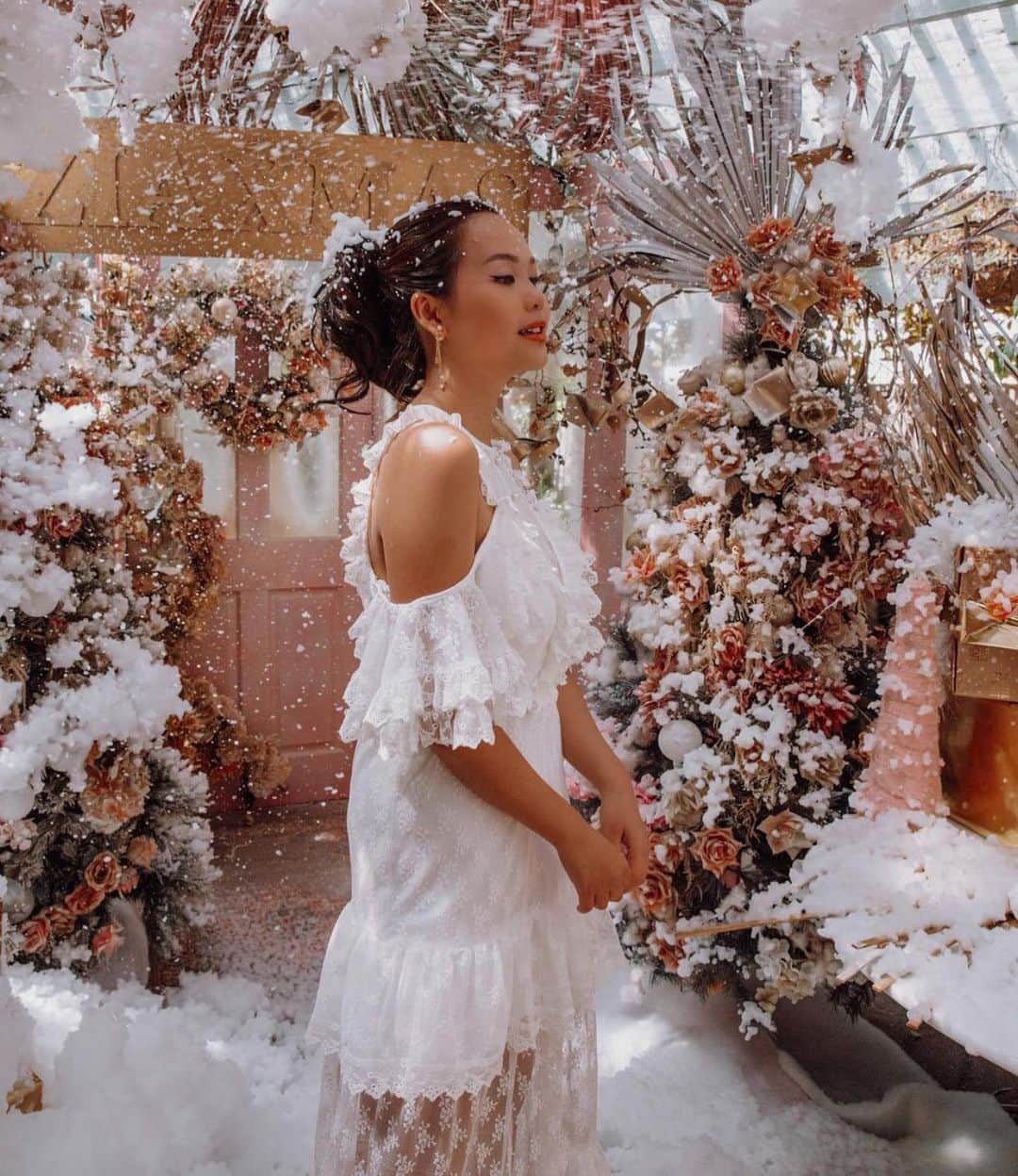 アリスマッコールのインスタグラム：「It’s beginning to look a lot like Christmas #aliceMcCALL」