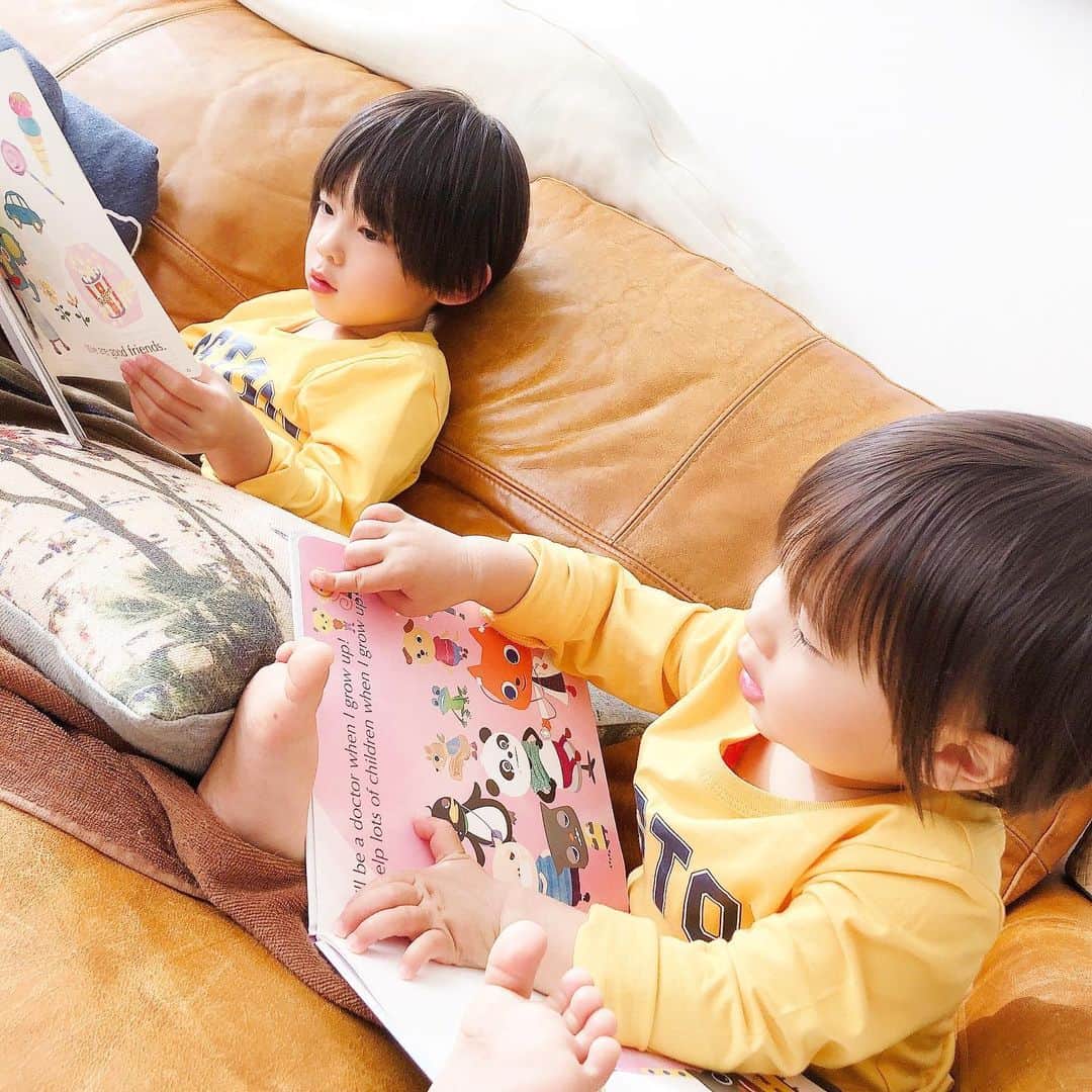 神戸蘭子さんのインスタグラム写真 - (神戸蘭子Instagram)「子供と一緒に^ ^ お歌で盛り上がってます♪  #子供との時間  #お家時間　#男の子ママ　#2人育児　#イーヤイーヤヨー　#ママライフ」12月18日 15時02分 - ranran0414