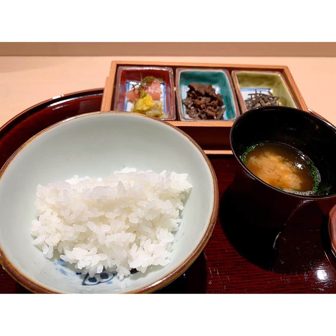 百合華さんのインスタグラム写真 - (百合華Instagram)「福岡白金にあるミシュラン一つ星の日本料理店『白金 にし田』にて旬の豪華絢爛ランチタイム②🥰  大将の目利きが凄過ぎるとっても美しい食材達を眺めるのがすんごく愉しいww🎶  からの間違いなく美味しいお料理に大変身の工程がとっても贅沢な、食材達のストーリーを感じられる素敵な日本料理を堪能させて頂きました❤️  #japan #日本 #福岡 #福岡市 #白金 #白金にし田  #michelin1star  #ミシュラン一つ星 #日本料理 #和食 #割烹 #大将 #御人柄 #熟練の技 #極上食材 #豪華絢爛 #lunch #ランチ #lunchtime  #ランチタイム #ランチコース #コース料理 #お任せコース #おもてなし #感動 #堪能 #美食 #美食家」12月18日 15時02分 - yurika.lovelily