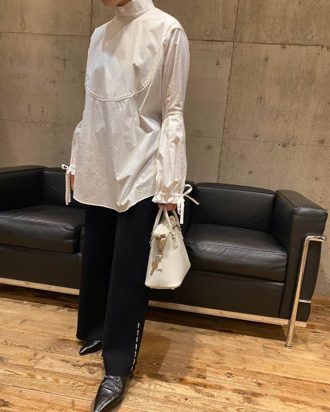 【ANN DE ARKさんのインスタグラム写真 - (【ANN DE ARKInstagram)「PICKUP ITEM﻿ ﻿ 《 beautiful people 》﻿ candy stripe gather sleeve blouse﻿ ￥58,300（税込）着用サイズ36﻿ ﻿ 《 TAN 》﻿ SMOOTH JODHPURS PANTS﻿ ￥45,100（税込）﻿ ﻿ ﻿ スタッフ身長158cm﻿ ﻿ ﻿ オフィシャルサイトの在庫と店頭在庫は共有しております。﻿ 商品に関しましては、お気軽にコメントや店舗までお問い合わせください。﻿ ⬇︎⬇︎⬇︎﻿ @ann_de_ark  @arknets_official﻿ #fashion #栃木 #宇都宮 #ショップ  #arknets #anndeark #annstyling #anncode  #beautifulpeople #tanjpn #maisonmargiela」12月18日 15時07分 - ann_de_ark