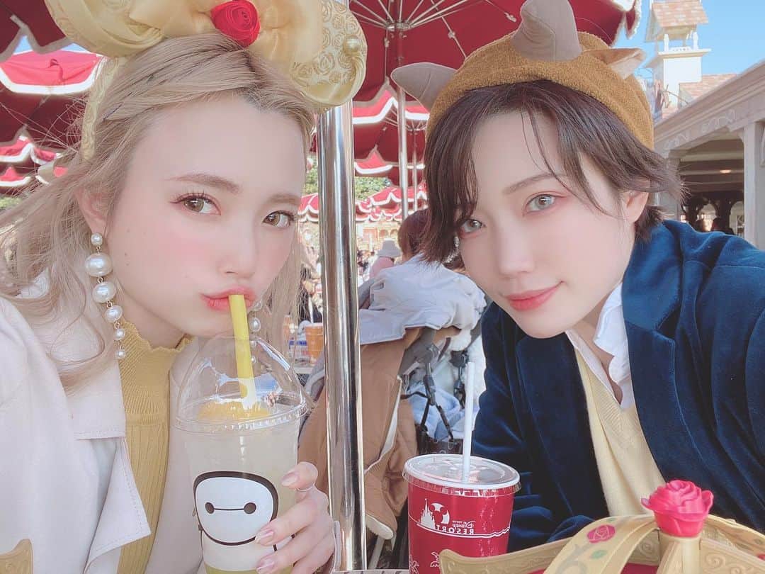 yokoのインスタグラム：「. 次いつディズニー行けるかなあ🎄 . ねえ、いなりさん🤔💕え . . . . . . . . . . . . . . #disneyland#美女と野獣#ディズニー#ディズニーコーデ#バウンドコーデ  #エンタメ活動を止めない #アジア一のエンターテインメント #burlesque#burlesque lesquetokyo#バーレスク東京#ダンサー#透明少女#model#hairmake#makeup#love#ootd#fashion#instagood#instalike#instafashion#tokyo#white #お洒落さんと繋がりたい#カメラ好きな人と繋がりたい#モデル#東京」