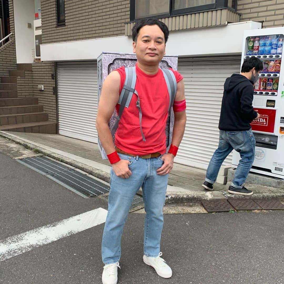 アイアム野田のインスタグラム：「【野田の脳内彼女よっちゃんへ】 よっちゃんに前に話したじゃない？遠くから１時間かけて来てくれたかわいい後輩がいるって。その後輩がおいしい所あるんで行きましょうと言われたので連れて行ったら、二人でお会計85,000円だったんだよ。さすがの野田も後輩に問い詰めたよね。8万くらいするような所とわかって誘ったのかと。ご馳走してからお会計で怒りたくないけど85,000円は怒るよとやり場のない怒りが込み上げて来た時に目が覚めたよ。85,000円得した気持ちだよ。あははは！この85,000円で奈良に行けるね。」