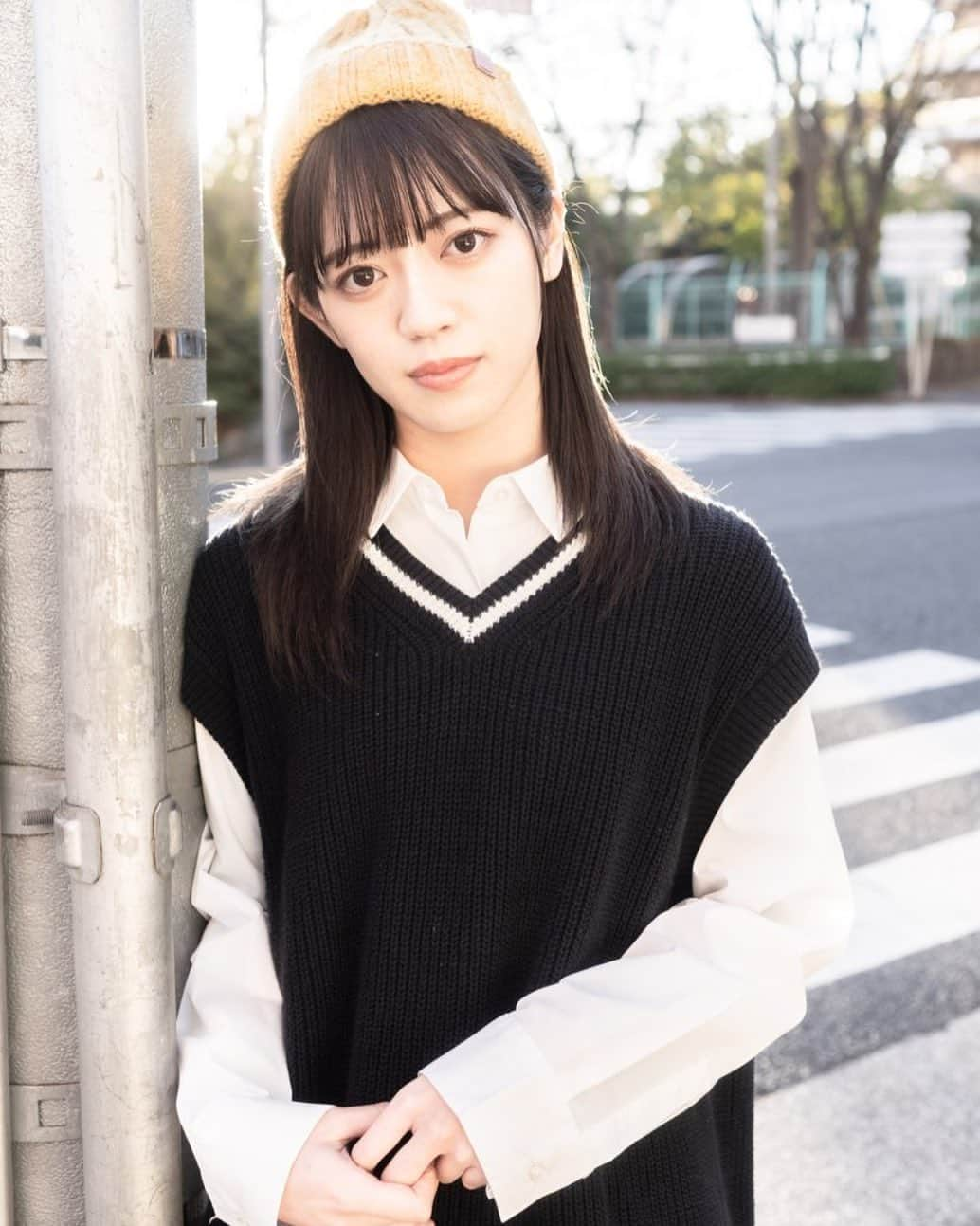 佐藤絵里香のインスタグラム：「こんにちは😆💕 最近はお鍋を食べてます🍲寒いなぁ寒いねぇ☺︎  #ポートレート #女の子 #アイドル #idol  #ニット帽 #uniqlo #私服 #カジュアル」