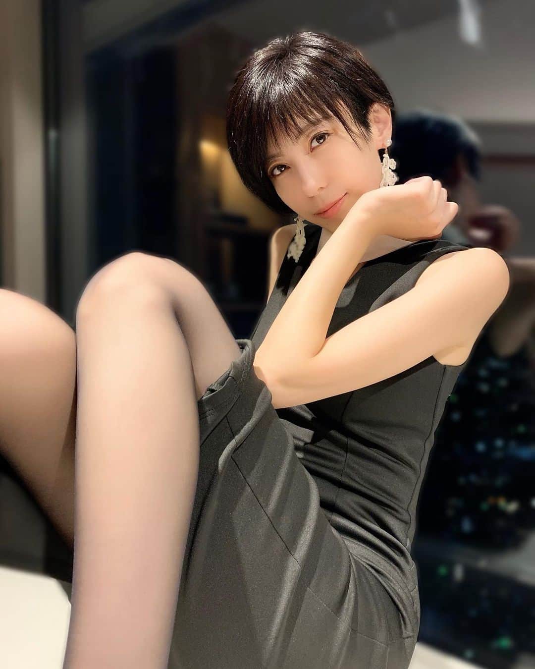 乃亜のインスタグラム：「漫画『痴女レッスン』本日発売！ ギャグ漫画としても楽しめる一冊♡ 書店やAmazonでたくさん買って世に広めてね♡」