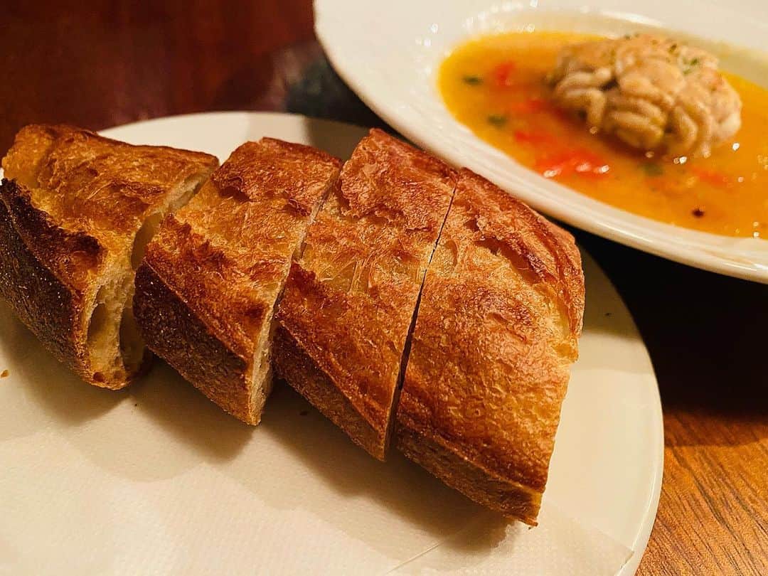 副島美咲さんのインスタグラム写真 - (副島美咲Instagram)「昨日夜ご飯食べたお店とてつもなく当たりだった🤤💙 . スペイン料理とワインのお店で、ワインの種類沢山あったけどお酒飲めないから一生食べてた😂ww . 全部美味しかったしお店の人がこのスープ美味しいでしょ〜ってニコニコ話しかけてくれたのもほっこり(･∀･) . ワイン好きは是非〜❣️ . . . . . #新宿サウダージ #隠れ家レストラン #ワイン #スペイン料理 #love #follow #followmeJP #followme #Japanesegirl #japan #instagood #instadiary #instalike #instamood #instalove #instafollow #instapic #instaphoto #tokyo」12月18日 15時48分 - misaki051019