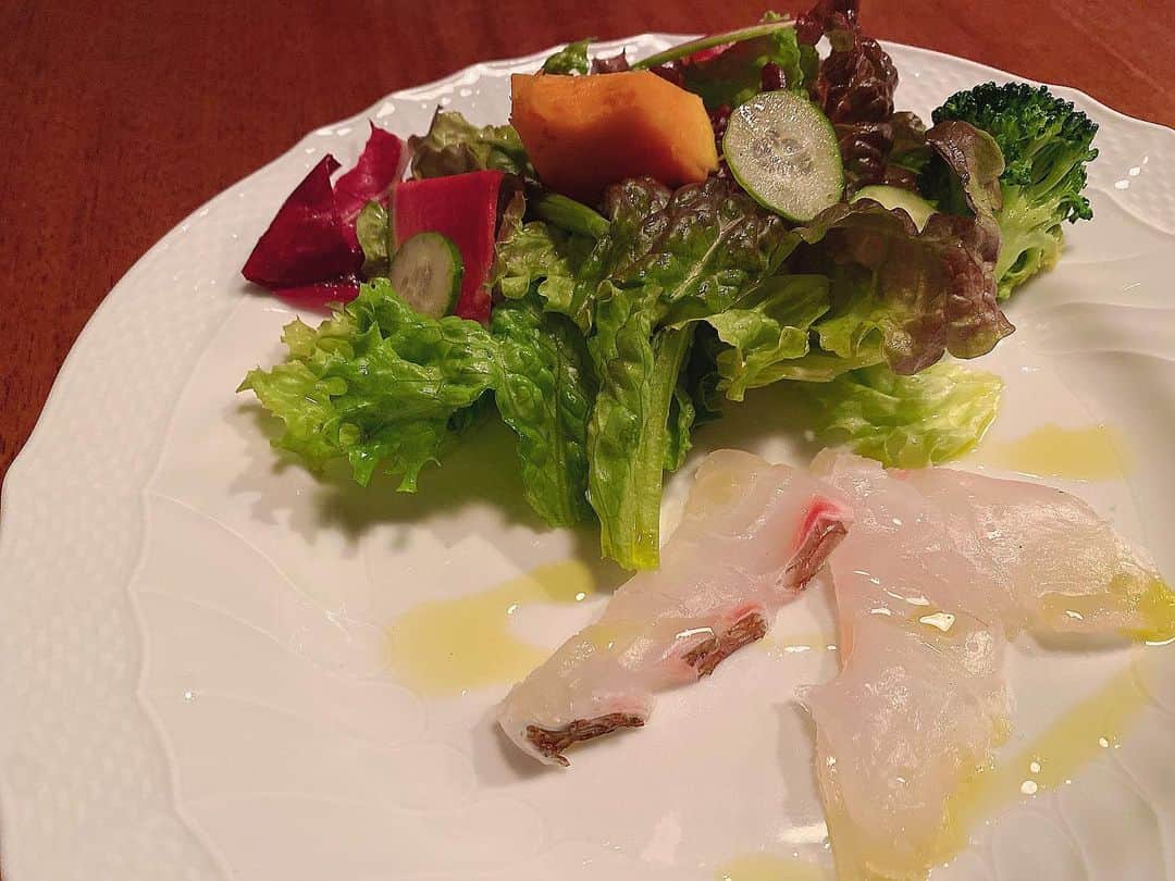 副島美咲さんのインスタグラム写真 - (副島美咲Instagram)「昨日夜ご飯食べたお店とてつもなく当たりだった🤤💙 . スペイン料理とワインのお店で、ワインの種類沢山あったけどお酒飲めないから一生食べてた😂ww . 全部美味しかったしお店の人がこのスープ美味しいでしょ〜ってニコニコ話しかけてくれたのもほっこり(･∀･) . ワイン好きは是非〜❣️ . . . . . #新宿サウダージ #隠れ家レストラン #ワイン #スペイン料理 #love #follow #followmeJP #followme #Japanesegirl #japan #instagood #instadiary #instalike #instamood #instalove #instafollow #instapic #instaphoto #tokyo」12月18日 15時48分 - misaki051019