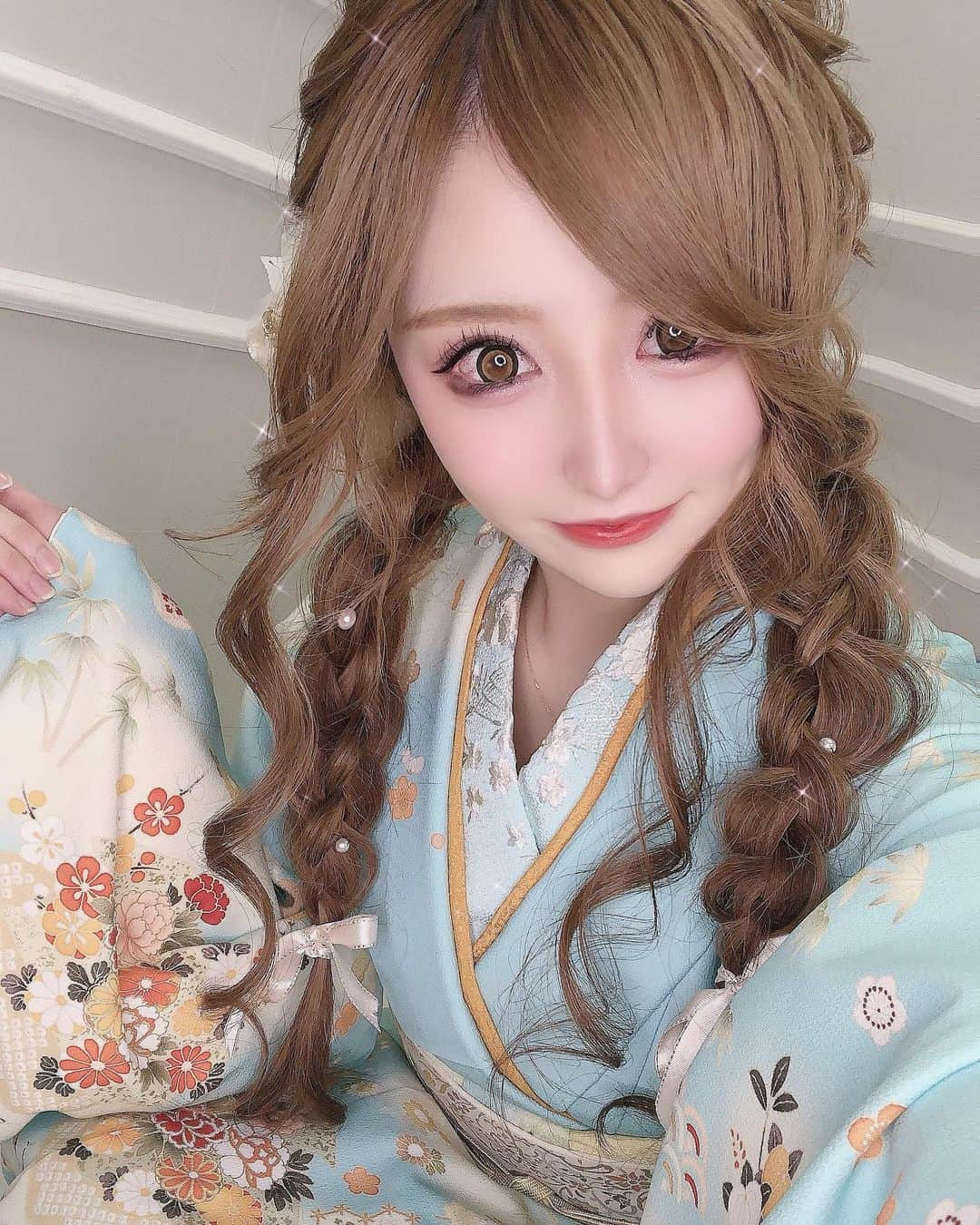 結城里華さんのインスタグラム写真 - (結城里華Instagram)「_ _ 着物で撮影してきたよ👘♡ ヘアメイクは @core_moe 🎀 _  #tokyo #日本 #東京 #新宿 #歌舞伎町 #キャバクラ #キャバ嬢 #ヘアセット #韓国 #방탄소년단 #박지민 #한국 #일본 #도쿄 #신주쿠 #세븐틴 #호시 #원어스 #건희 #followme #팔로미  #친구해요 #인친환영 #오오티디 #셀카 #셀카그램 #패션 #데일리룩 #着物ヘア #着物」12月18日 16時06分 - yuuki_rika