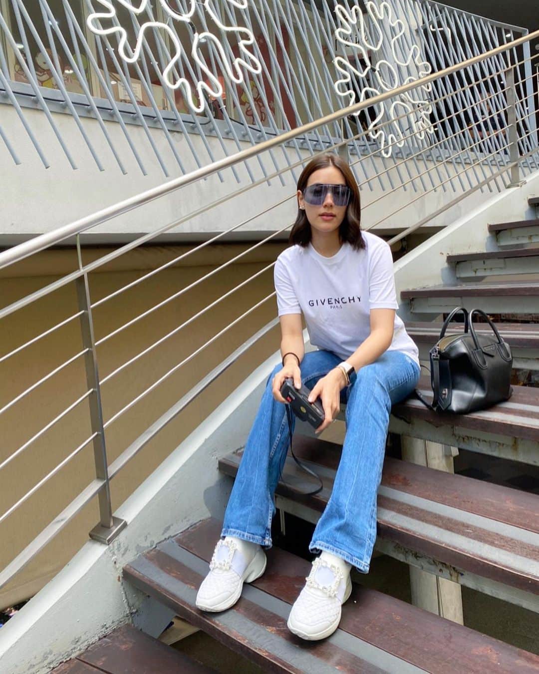 キンバリー・アン・ウォーテマス・ティアムシリのインスタグラム：「Feels good to be back (with shades) 💙」