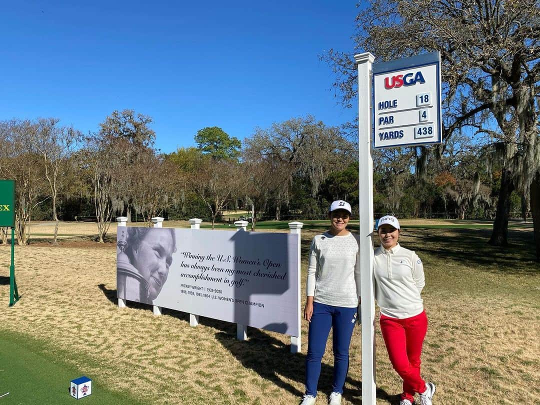 比嘉真美子のインスタグラム：「2020年のトーナメントが全て終了しました！⛳️ 今年は全く納得のいくゴルフが出来ずに、もどかしいシーズンで、先週のUSオープンのプレーが今季を象徴するような内容でした。 世界中の方々がコロナウイルスという、例年とは違う形で過ごされていたと思います。その中でも試合が行われプレー出来たことが奇跡であり感謝しかありません。 自分が出来ることを見つけ、微力ながら精進していきたいと思います。 今年も応援していただいた方々、本当にありがとうございました🙇‍♀️ いつかコースでお会い出来る日を楽しみにしながら次に向かって頑張りたいと思います！ #toyotires  様 #リクルートジョブズ　様 #第一交通産業　様 #スタジオアリス　様 #jackbunny 様 #ping 様 #アクシネットジャパン　様 #nike 様」