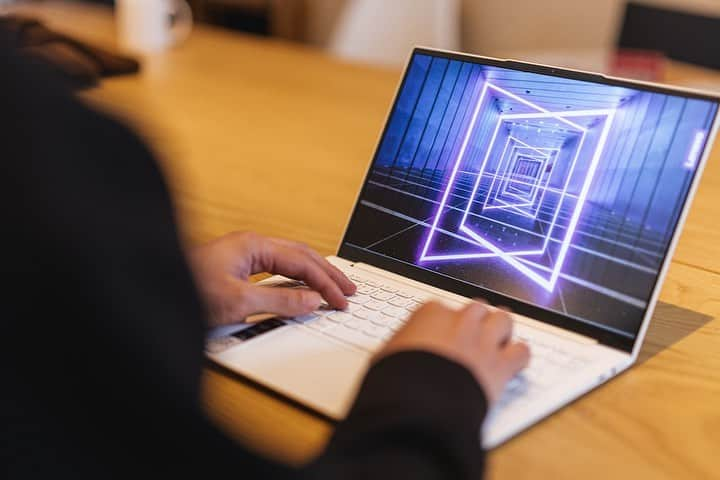 大川竜弥さんのインスタグラム写真 - (大川竜弥Instagram)「Lenovoが12月に発売した新型ノートPC、＜Yoga Slim 750i Carbon＞のモデルをやらせていただきました！  #lenovo #lenovoyoga #pr」12月18日 16時46分 - ryumagazine
