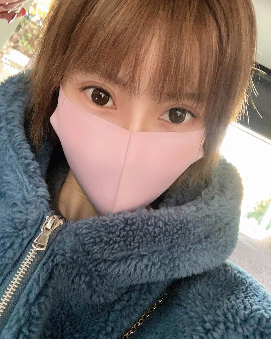 高橋沙弥華さんのインスタグラム写真 - (高橋沙弥華Instagram)「髪の毛ぼさぼさスッピン😇 カラコン小さめ🤣 ちょっとイケメンに見えん？？👼 （冗談です）  皆さん風邪などひかぬようにお気をつけくださいー🥶❤  #寒い #すっぴん #ナチュラル #素 #ぼさぼさ #たまには #自撮り #lunchi #セレクトショップ #セレプー」12月18日 17時02分 - takahashi_sayakachan1204