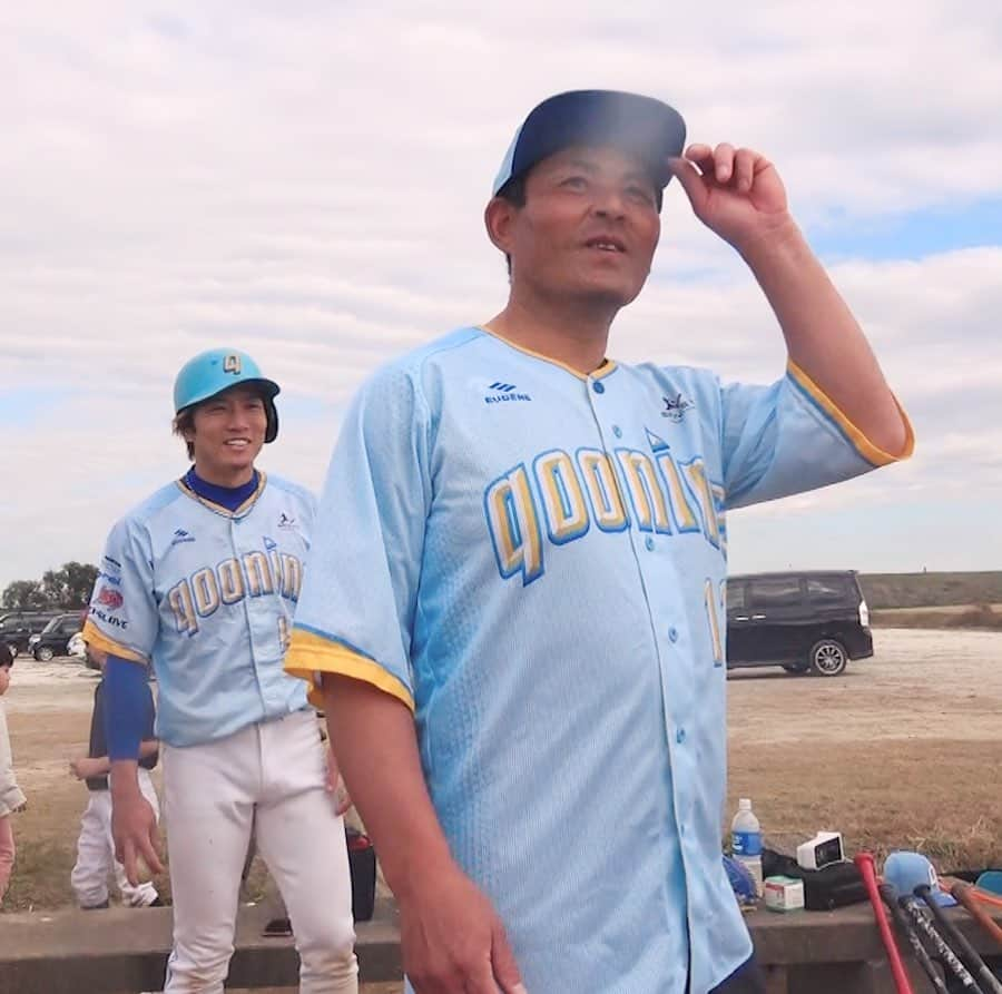 クーニンズのインスタグラム：「・ 地元徳島のレジェンド 川上憲伸さんとコラボでした✨ 自分より10倍阿波弁が強かった笑  普段は徳島感を封印してるクーニンですが 憲伸さん見習い、もっと阿波弁出しますʕº̫͡ºʔ  ほなね✋  #中日ドラゴンズ #レジェンド #最多勝 #沢村賞 #117勝 #打撃もすごい #カットボール #パイオニア #徳島」