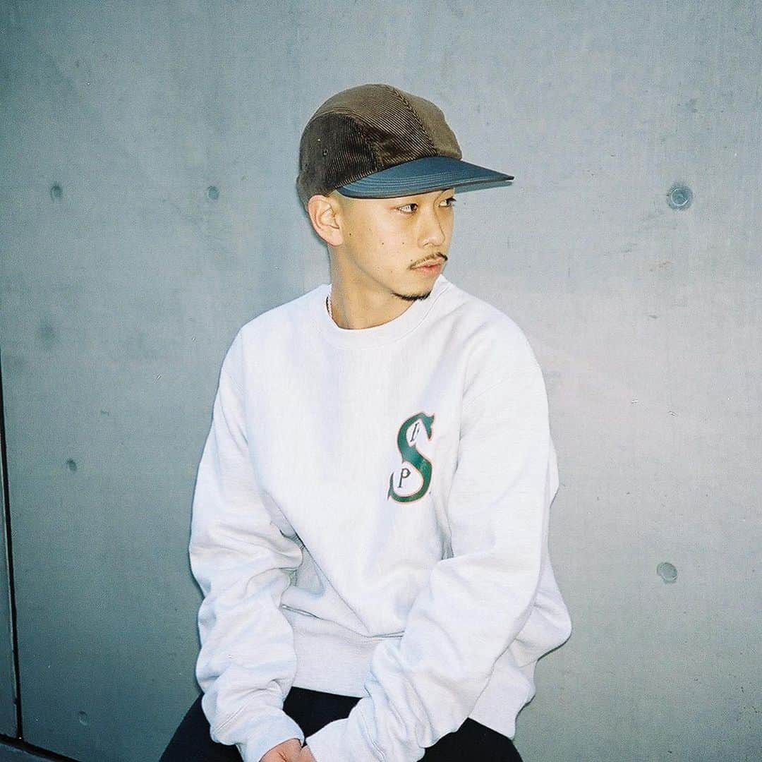 のインスタグラム：「Diaspora skateboards Made by NOROLL Bitter Cords Soft Visor Cap  こちら明日正午に発売です。 ギフトとかにもぴったりかと。 モデルはヨネズにお願いしました🙏🏻ありがとう！  @diaspora_skateboards  @developmentbynoroll  @ynz222plus444  @wormtokyo 👌」